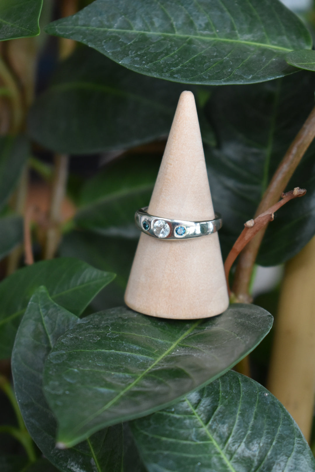 Bague Saphir et Diamants Bleus