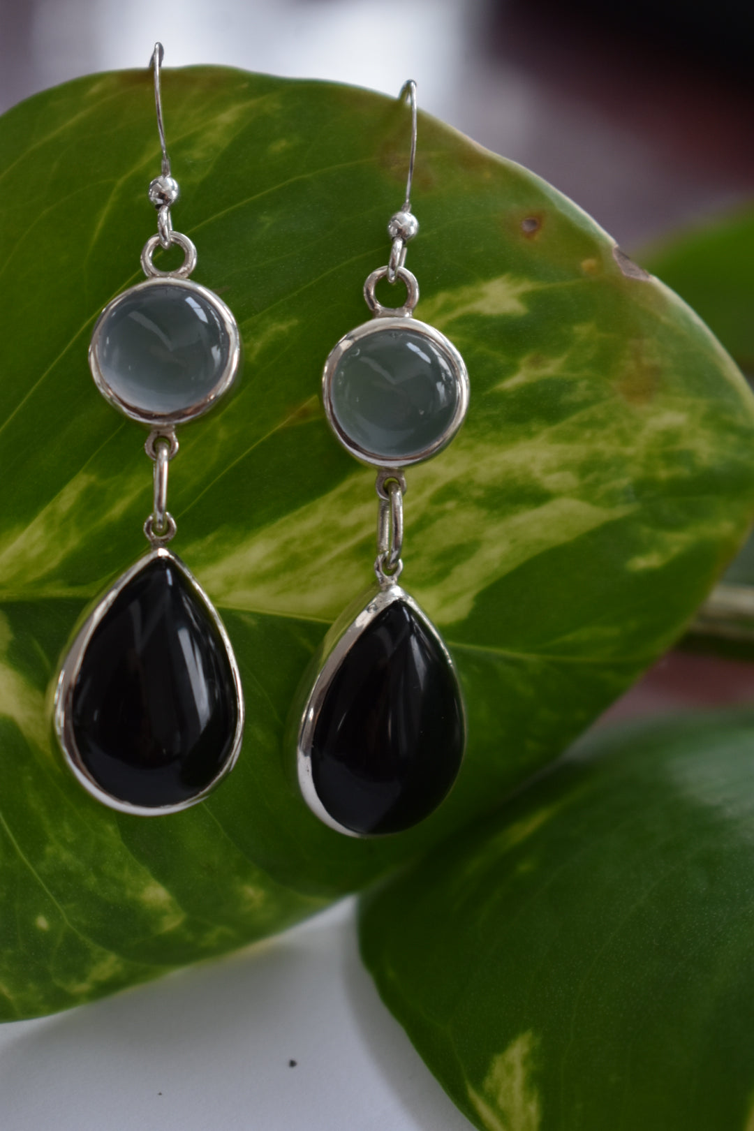 Boucles D'oreilles Agates Noires 18x13 et Calcédoines 10mm