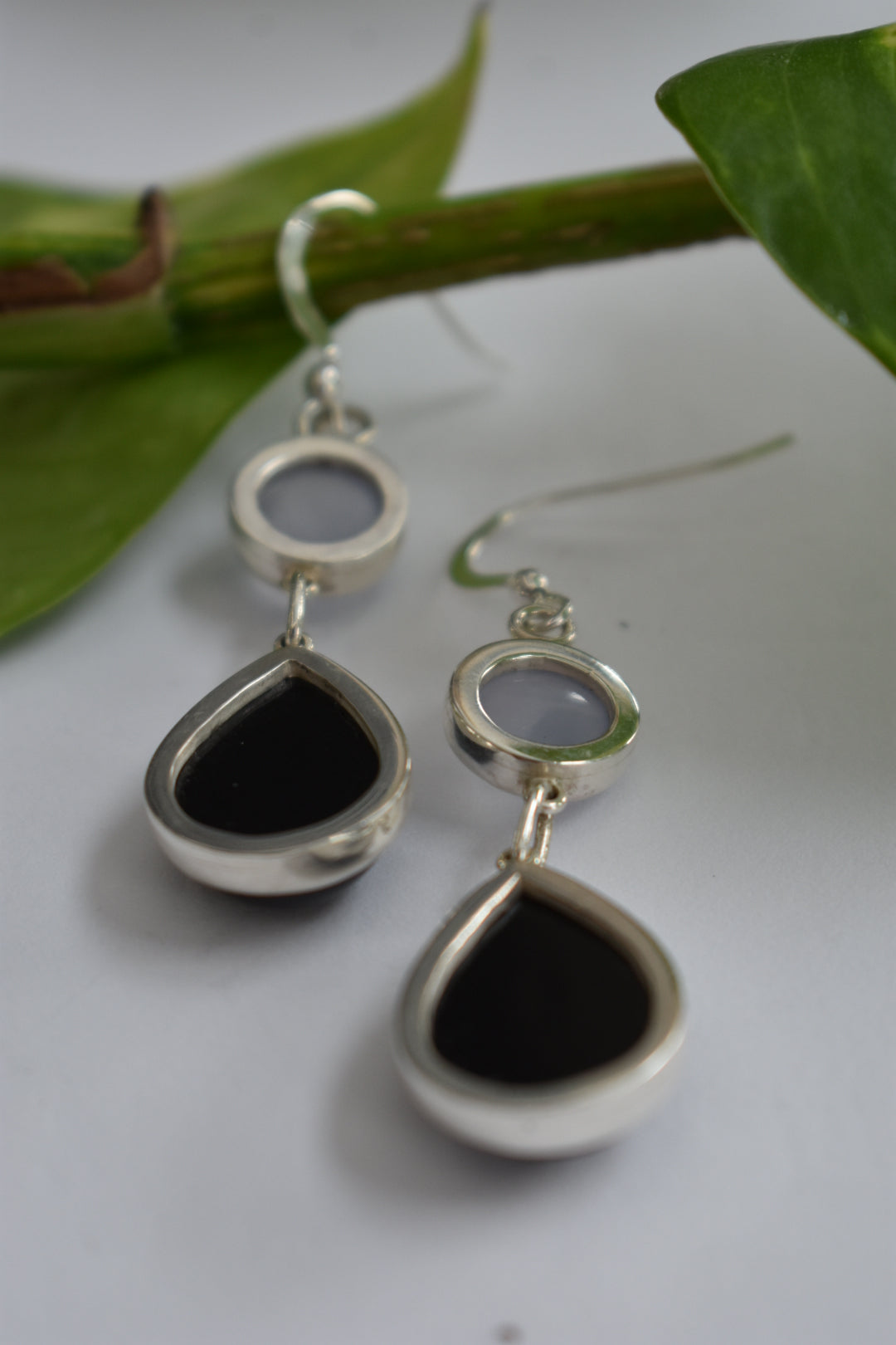 Boucles D'oreilles Agates Noires 18x13 et Calcédoines 10mm