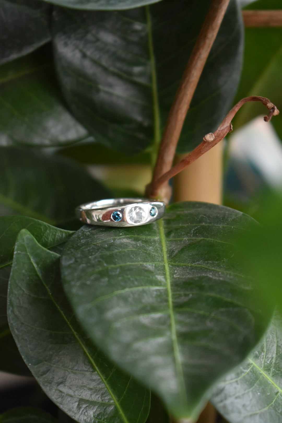 Bague Saphir et Diamants Bleus