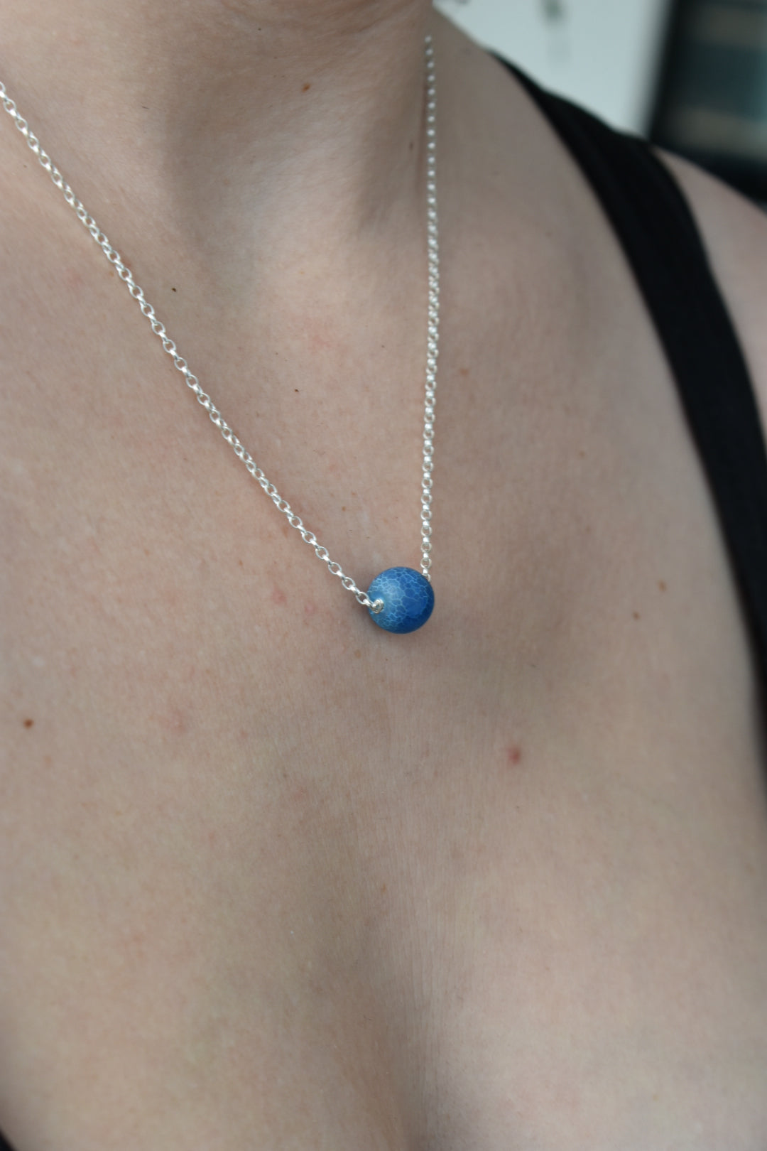 Collier Agate Givré Bleu Mate 10mm