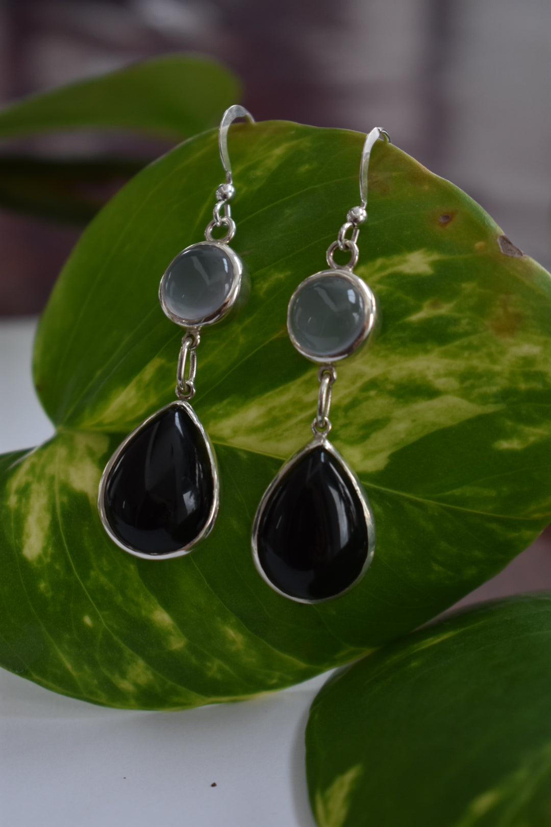 Boucles D'oreilles Agates Noires 18x13 et Calcédoines 10mm
